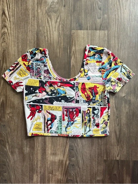 Marvel Comics Graphic Tee - Size M - Picture 4 of 4